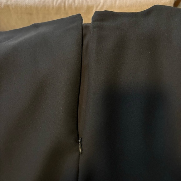 ❤️2/$15 or 3/$21❤️ Banana Republic Fringed Bottom Black S/S Top, Size Small - Picture 6 of 7